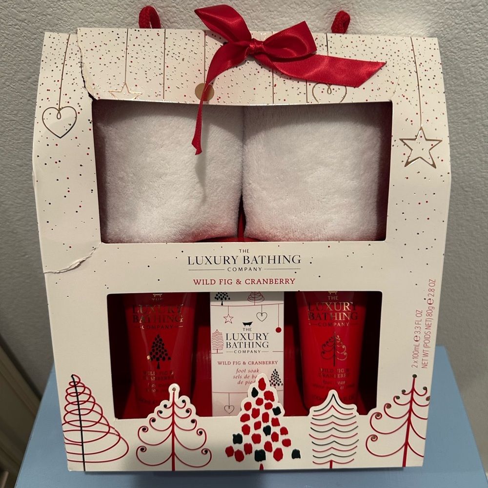Wild Fig & Cranberry Bath Set - Red